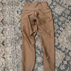Alo 7/8 High-Waist Airlift Legging in Toasted Almond size small